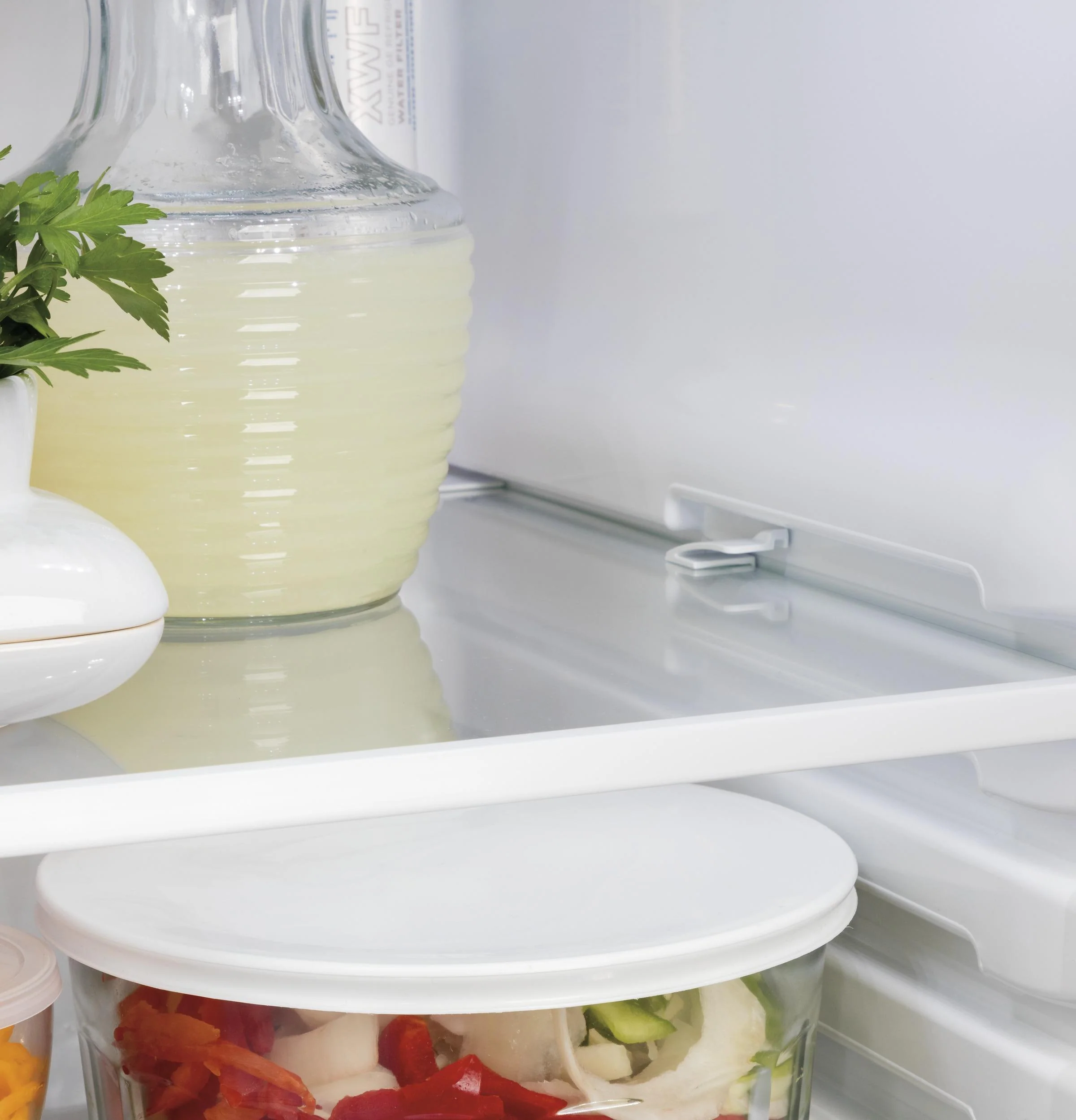 GZS22IENDS GE® 21.8 Cu. Ft. Counter-Depth Side-By-Side Refrigerator - Image 9