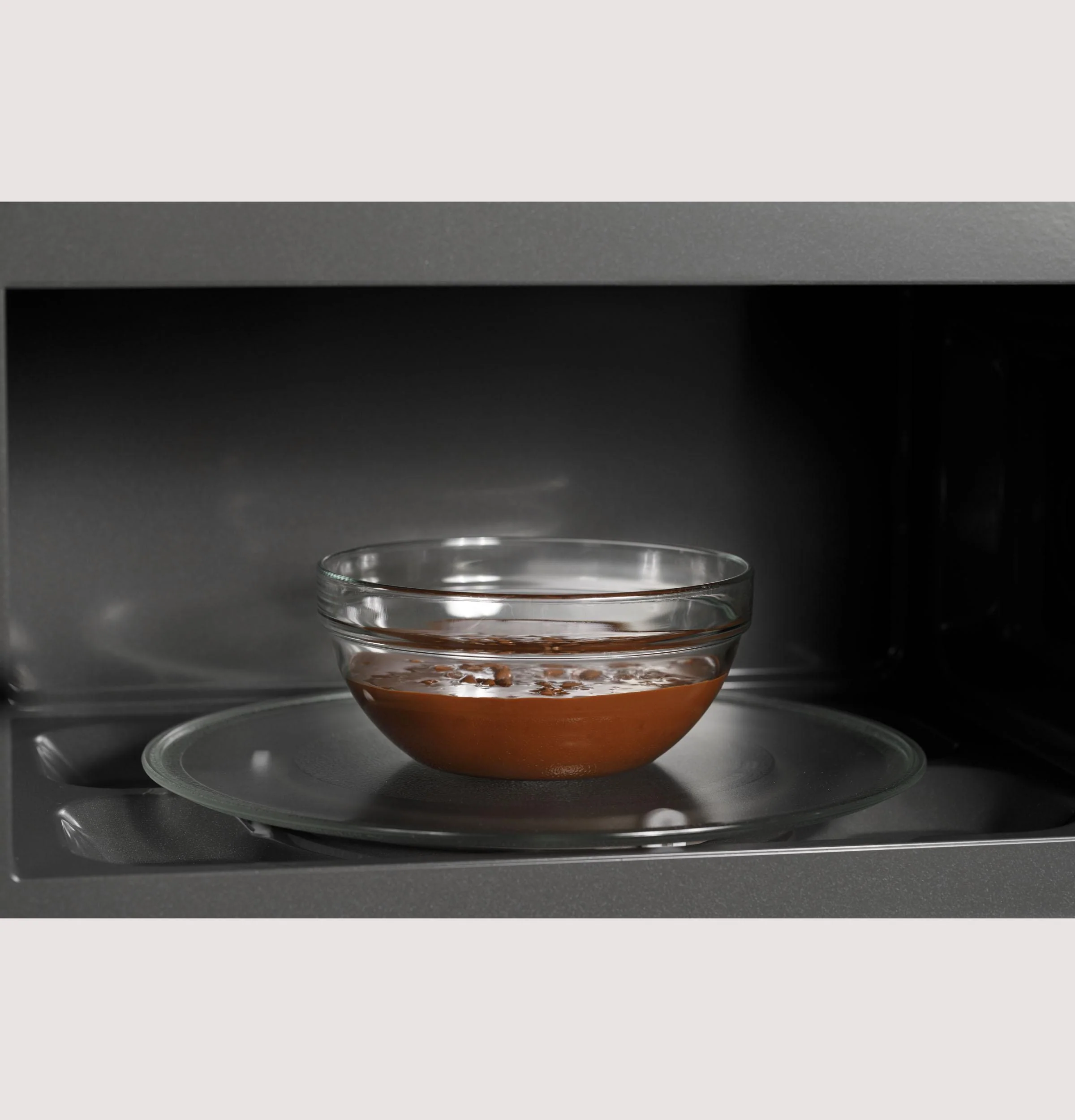 PVM9215RYSS GE Profile™ 2.1 Cu. Ft. Over-the-Range Sensor Microwave Oven - Image 4