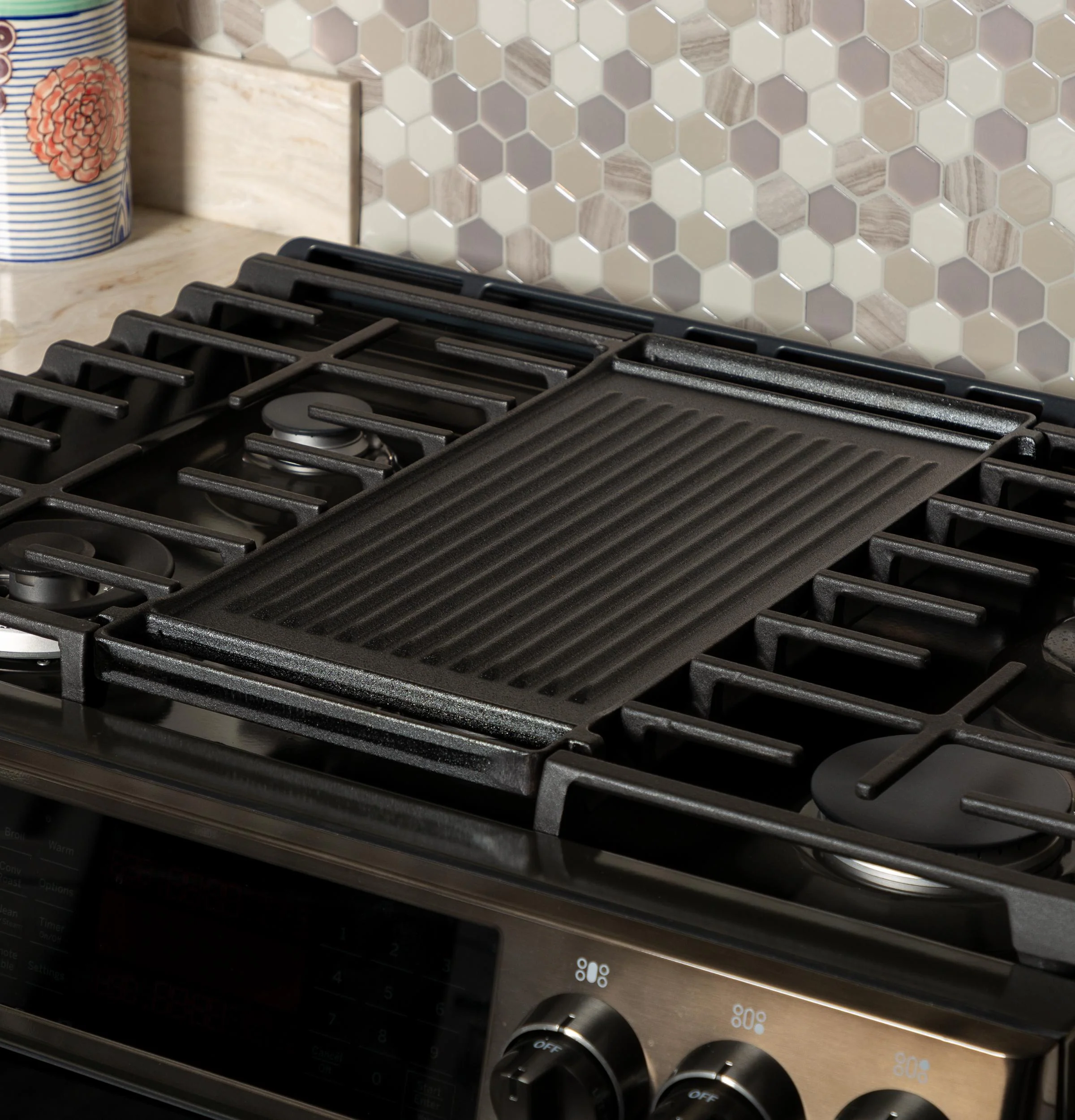 Ge Appliances WB31X24998 Reversible Griddle / Grill Combo - Image 3