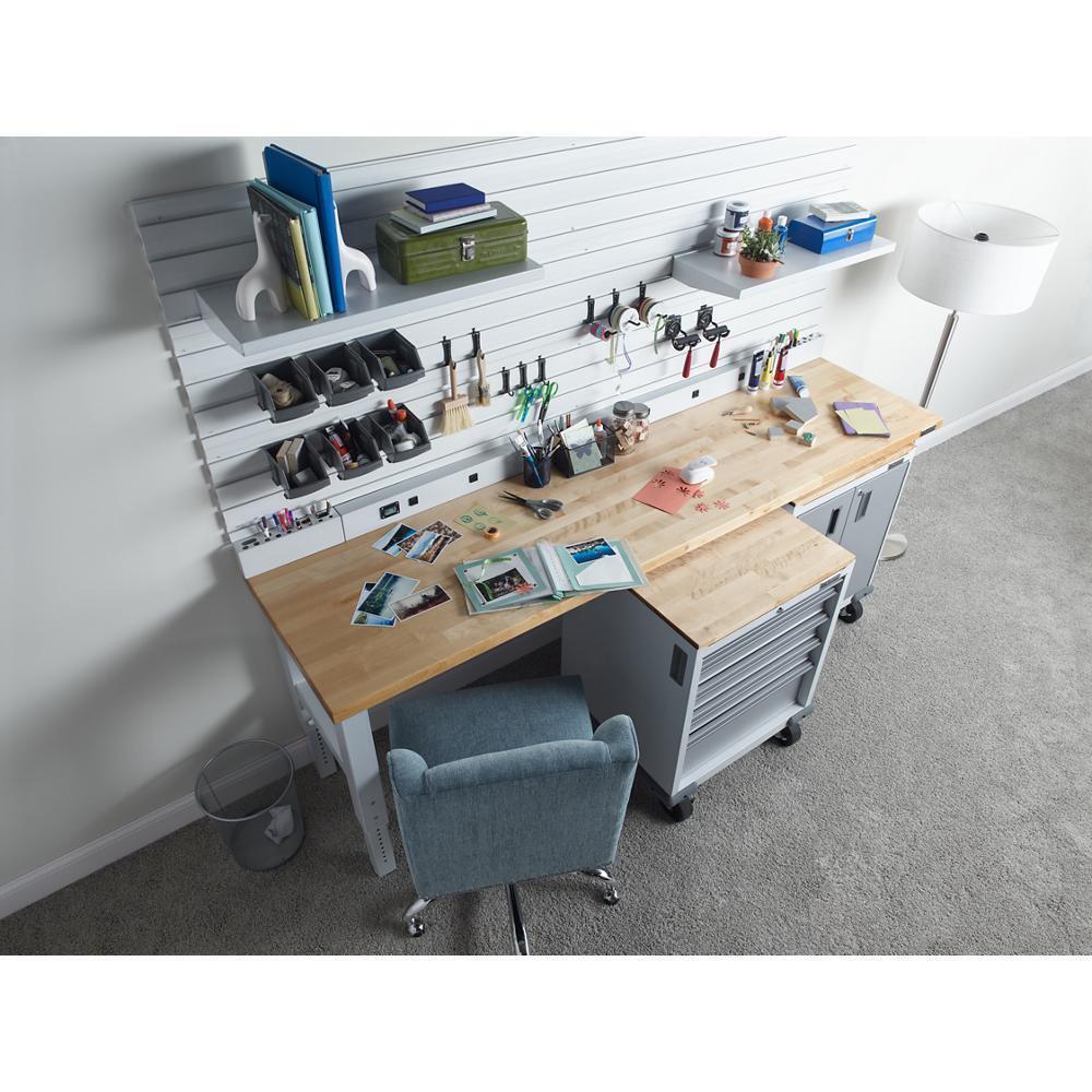 Gladiator GAAC68PSDW 6' Wide 9-Outlet Workbench Powerstrip - Image 2