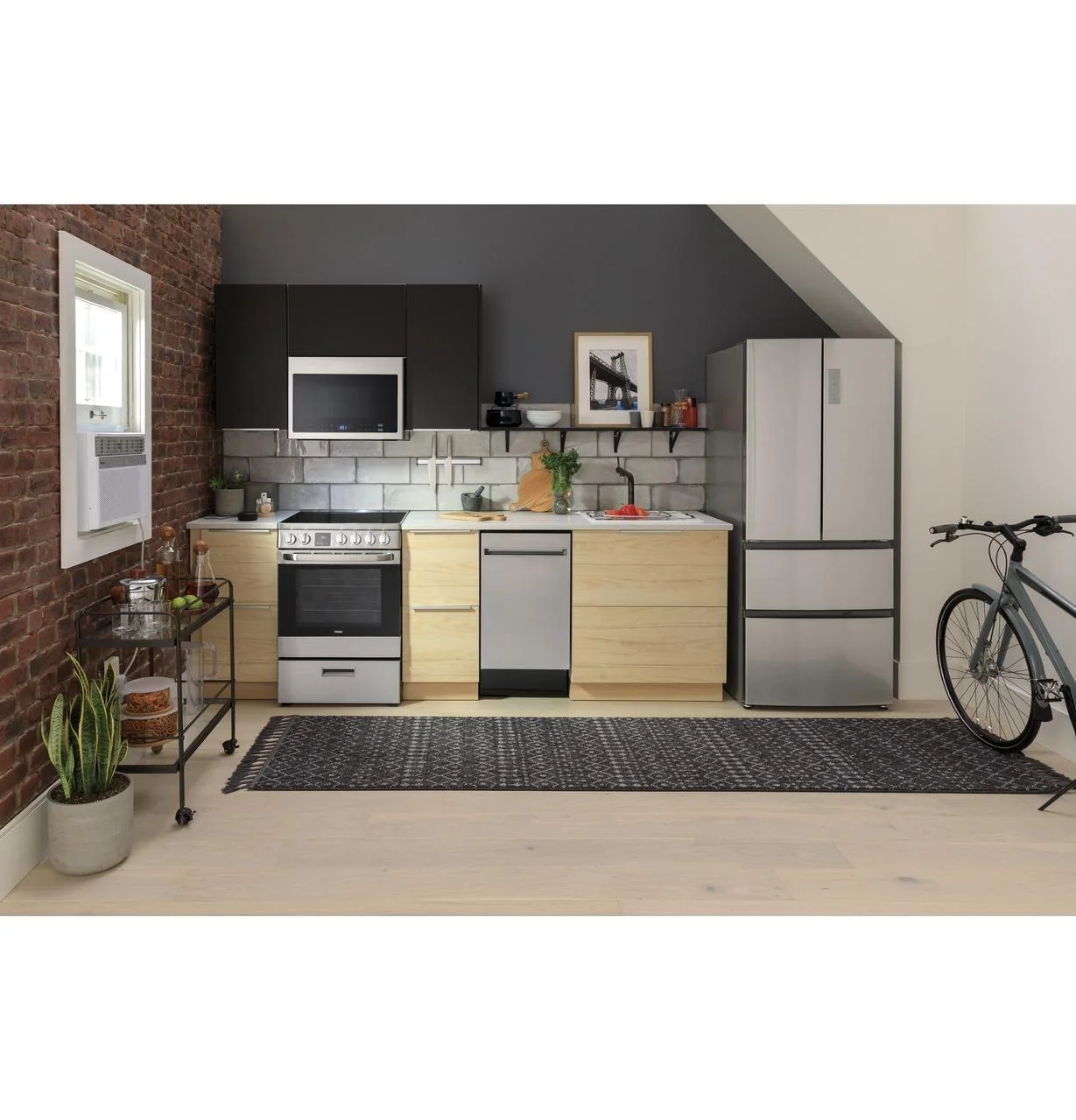 Haier HMV1472BHS 24" 1.4 Cu. Ft. Over-The-Range Microwave Oven - Image 21
