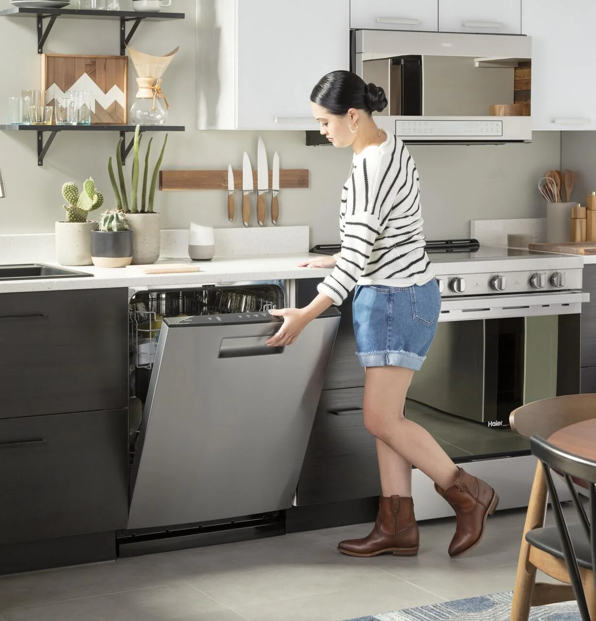 30" 1.6 Cu. Ft. Smart Over-the-Range Microwave Oven - Image 28