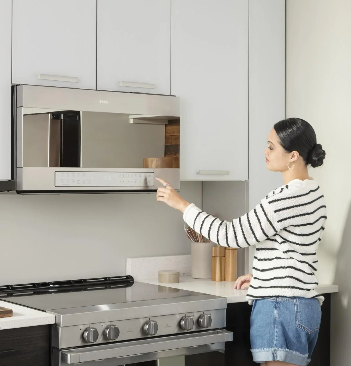 30" 1.6 Cu. Ft. Smart Over-the-Range Microwave Oven - Image 30