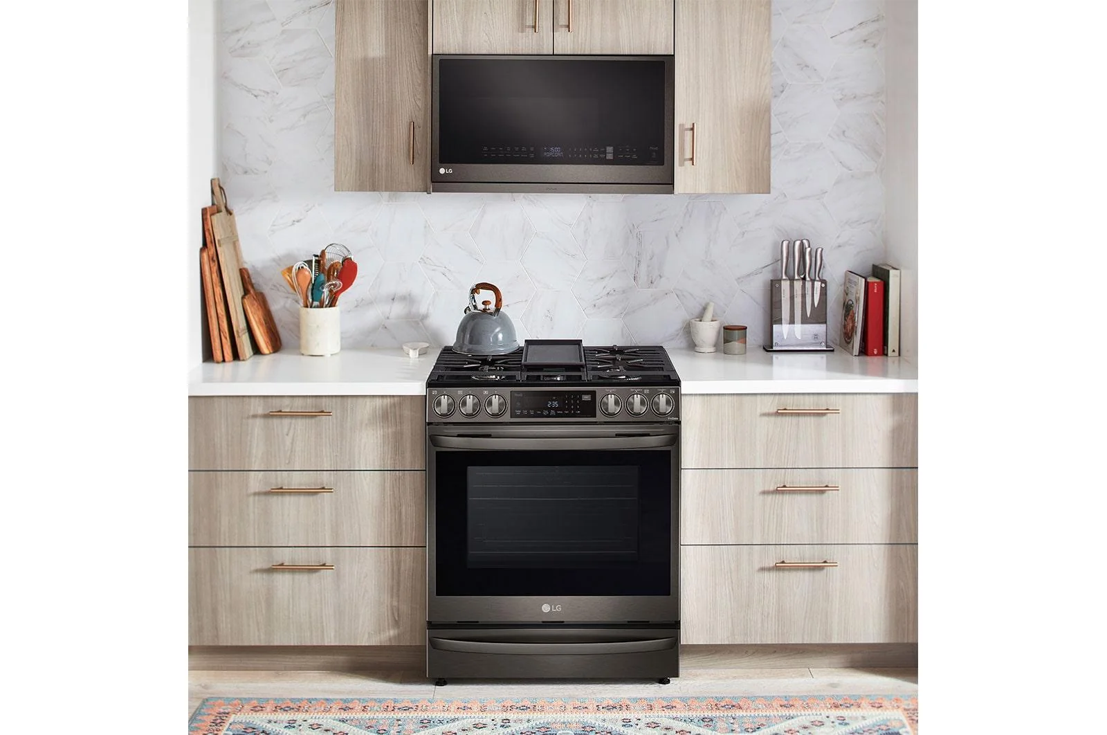 Lg MVEL2137D 2.1 cu. ft. Smart Over-the-Range Microwave with ExtendaVent®2.0 & EasyClean® - Image 10