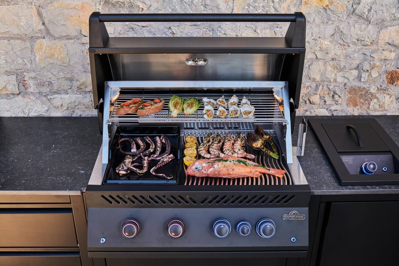 Napoleon Bbq ODK301BIG32RBNMK1 OASIS 301 Outdoor Kitchen, Built-in 700 Series 32 with Soft Close Doors , Natural Gas, Matte/Matt Black - Image 8