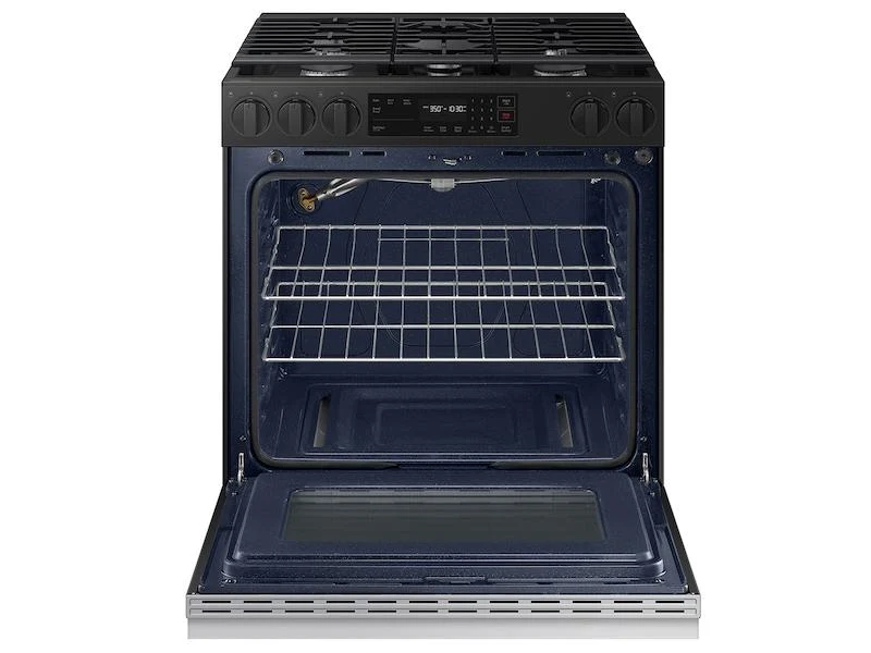 Samsung NSG6DG8100SR Bespoke 6.0 cu. ft. Smart Slide-In Gas Range with Precision Knobs in Stainless Steel - Image 4