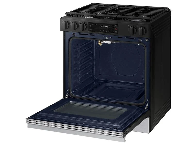 Samsung NSG6DG8100SR Bespoke 6.0 cu. ft. Smart Slide-In Gas Range with Precision Knobs in Stainless Steel - Image 9