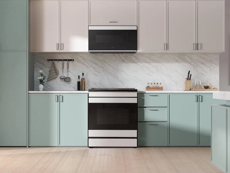 Samsung NSI6DG9900SR Bespoke 6.3 cu. ft. AI Slide-In Induction Range with AI Hub™ & Smart Oven Camera in Stainless Steel - Image 4
