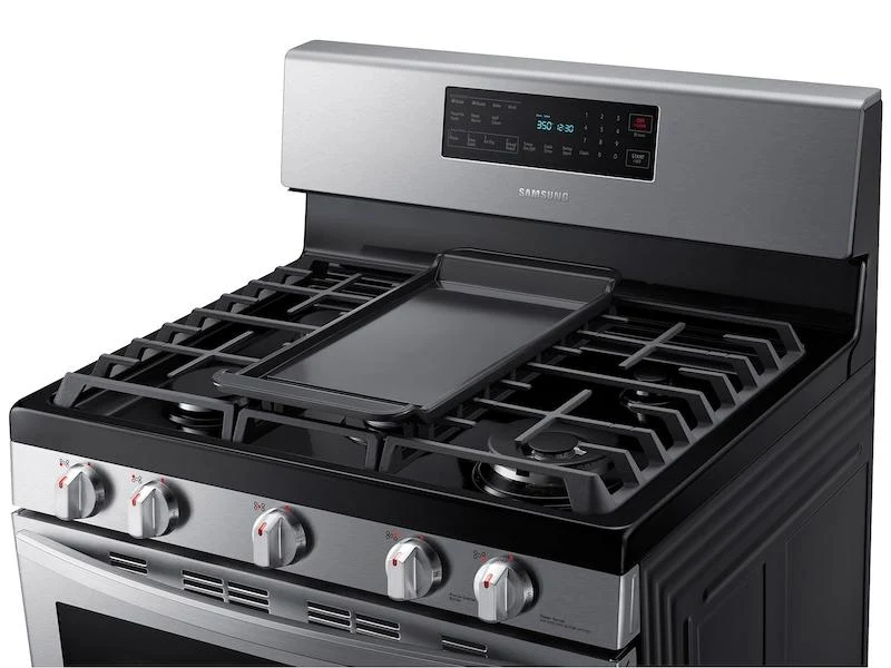 Samsung NX58T7511SS 5.8 cu. ft. Freestanding Gas Range with Air Fry and Convection in Stainless Steel - Image 4