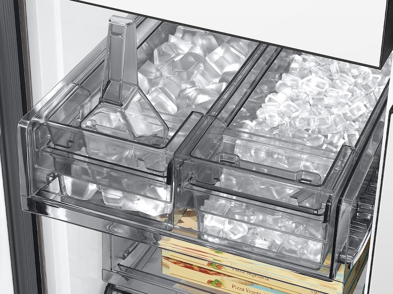 Samsung RF29DB960012 Bespoke 29 cu. ft. 4-Door Flex™ Refrigerator with Beverage Center™ & Customizable Door Panels in White Glass - Image 9