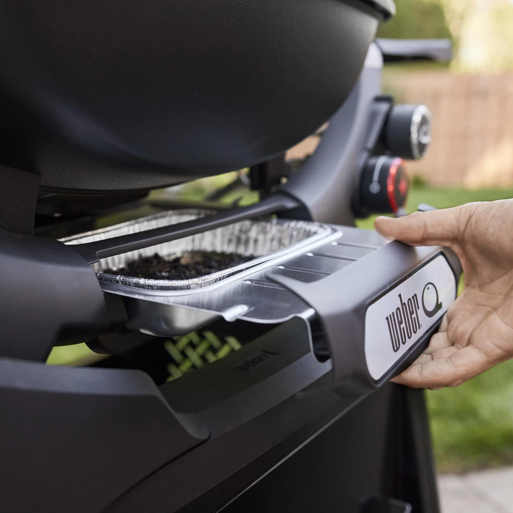 Weber 1500393 Q 2800N+ Gas Grill with Stand (Liquid Propane) - Charcoal Grey - Image 4