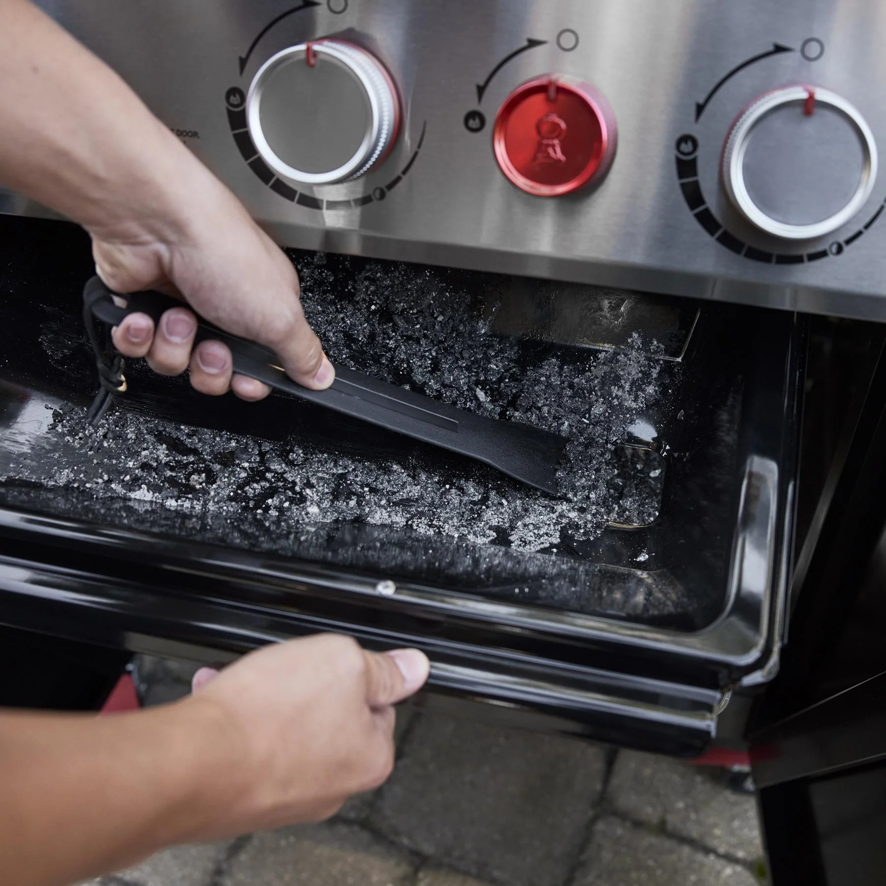 Weber 1500576 Genesis E-330 Gas Grill (Liquid Propane) - Black - Image 4