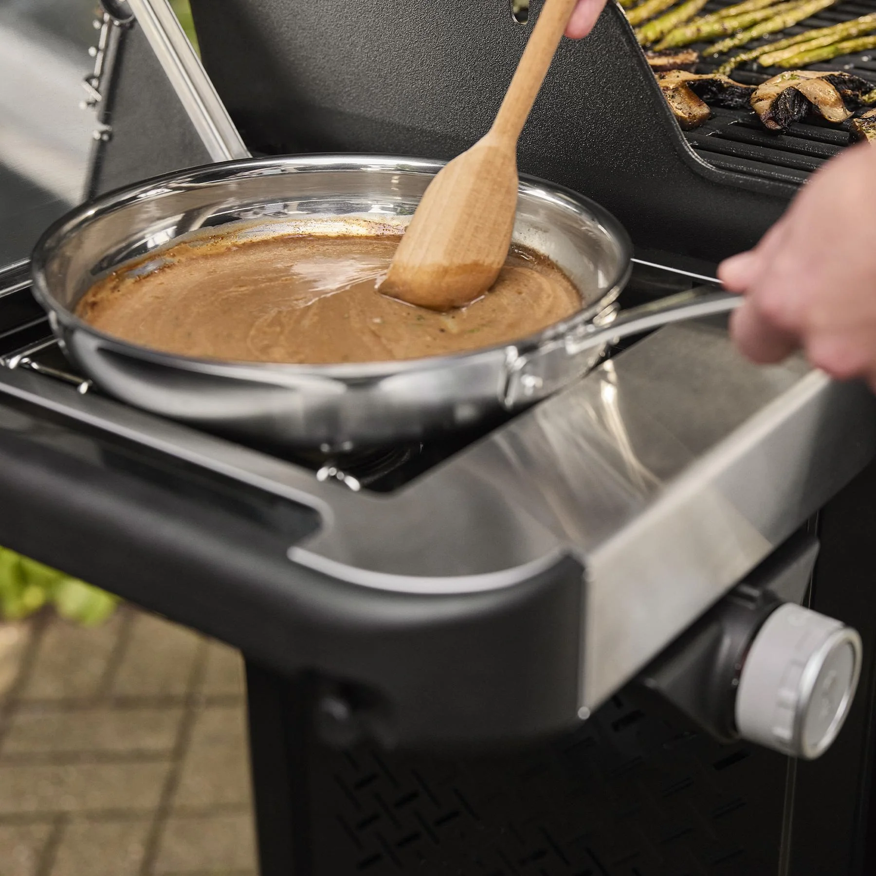 Weber 1500782 Spirit® E-435 Gas Grill (Liquid Propane) - Black - Image 4