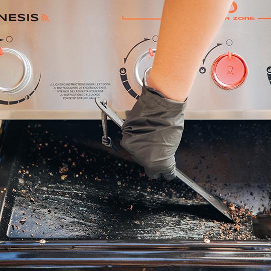 GENESIS E-325s with WEBER CRAFTED Griddle - Natural Gas - Image 6