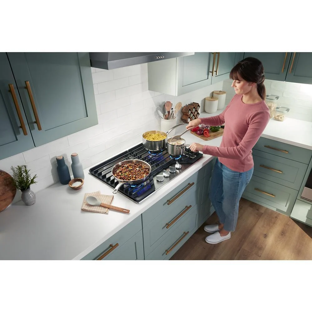 Whirlpool WCGK5030PS 30-inch Gas Cooktop with EZ-2-Lift™ Hinged Cast-Iron Grates - Image 18