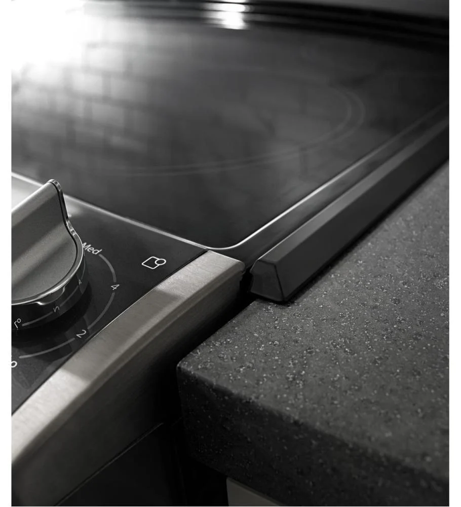 Whirlpool WEE760H0DS 6.2 cu. ft. Front-Control Electric Range with True Convection - Image 4